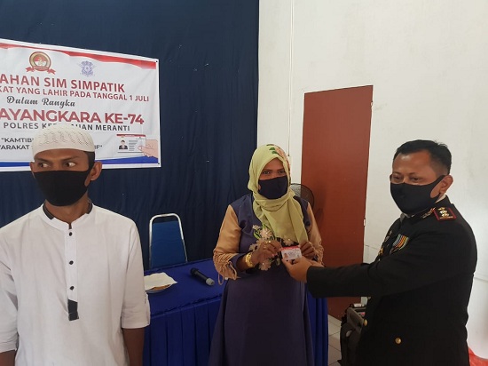 Hari Bhayangkara Ke 74, Satlantas Polres Meranti Berikan 17 SIM Gratis