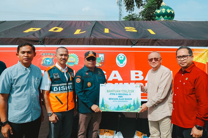 PTPN IV Regional III Salurkan 4 Ton Sembako hingga Al-Qur'an Untuk Korban Banjir Pekanbaru