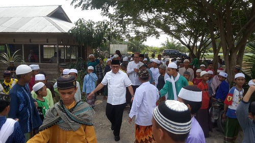 Pulang Kampung Rusli Effendi Menyalurkan Bantuan ke Ponpes Dar Aswaja 