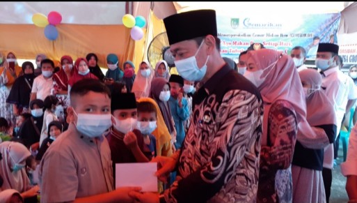 Bupati Rohil Santuni 200 Anak Yatim dan 250 Fakir Miskin