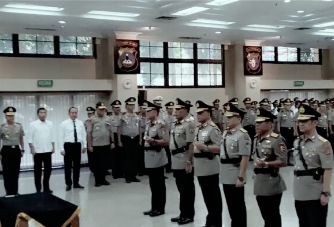 Kapolri Lantik Agung Setya Sebagai Kapolda Riau Bersama Kapolda Papua dan Sultra