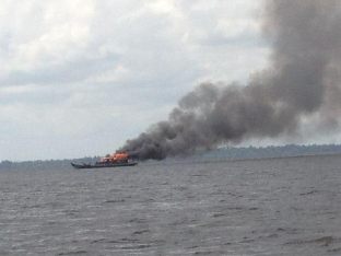 Kejari Bengkalis Musnahkan 3 Kapal Ilegal Fishing 
