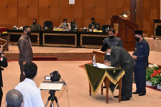 Disahkan, APBD Perubahan Provinsi Riau Berkurang Rp1,5 Triliun