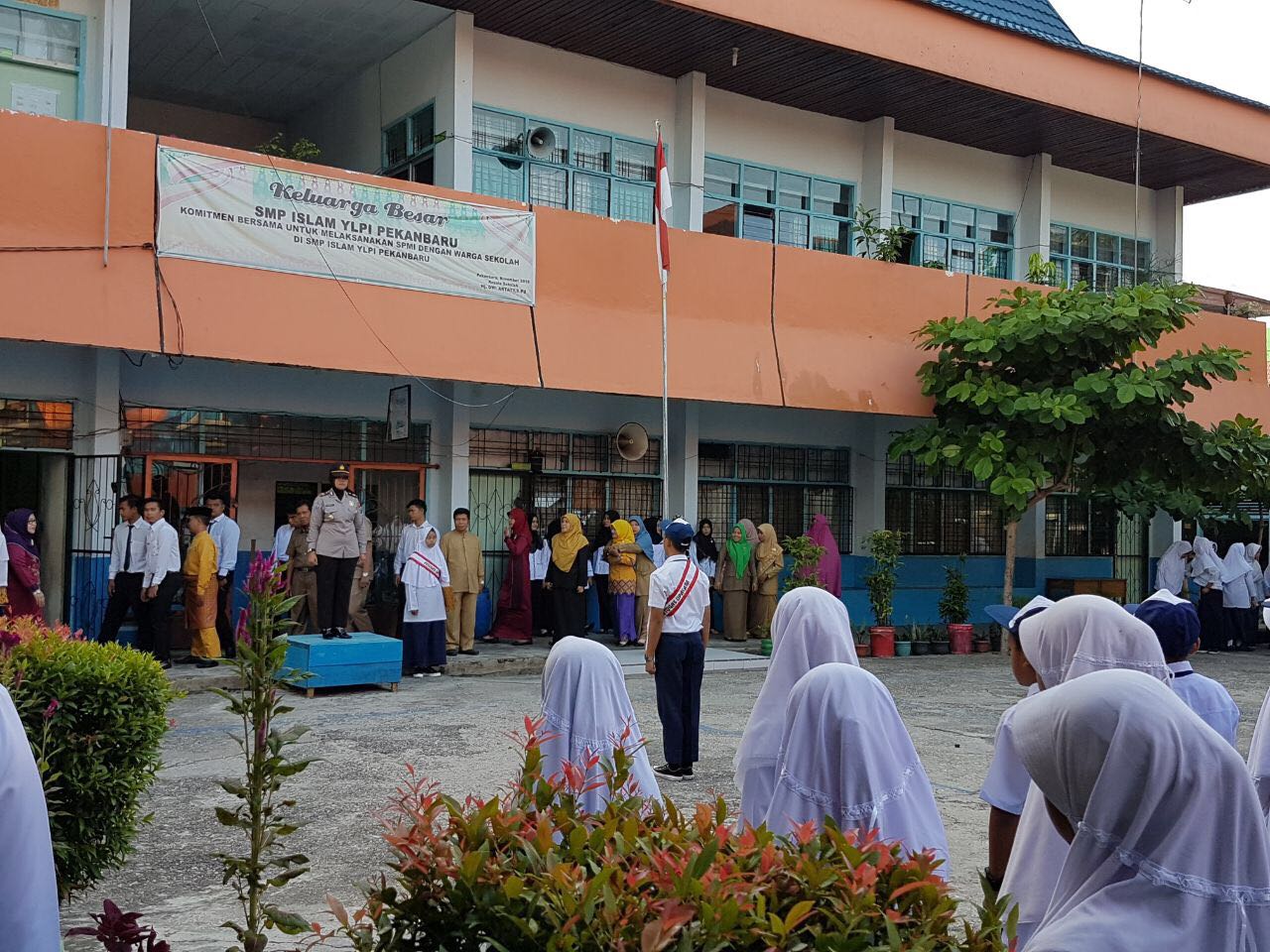 Jadi Pembina Upacara, Kasat Binmas Polresta Pekanbaru Himbau Hindari Narkoba.