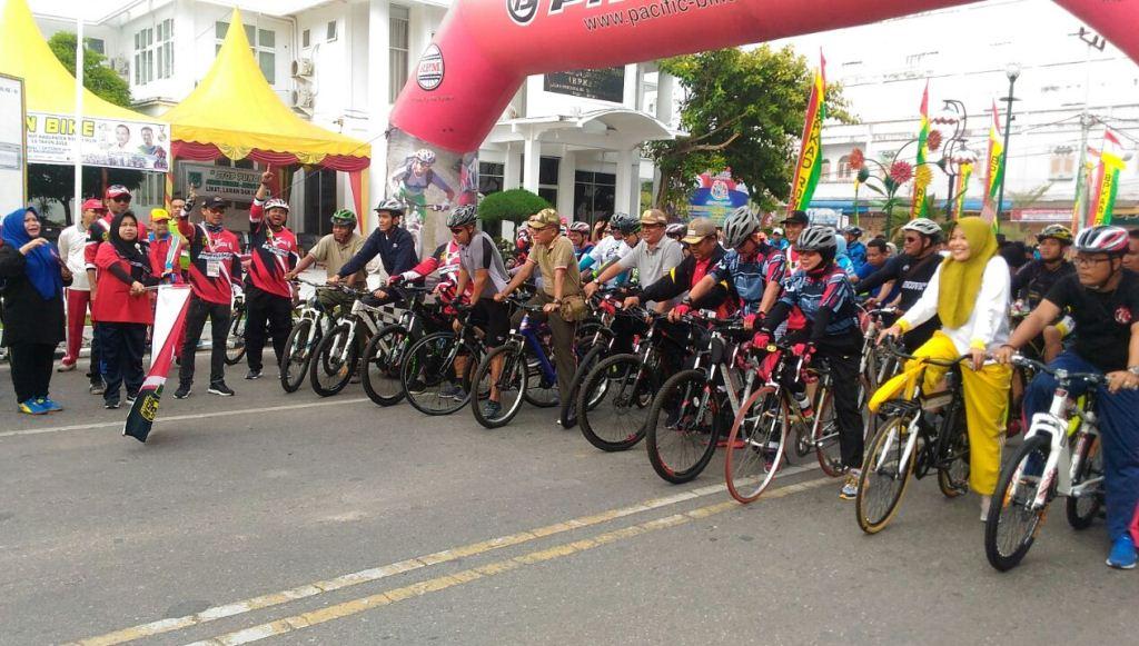 Ratusan Peserta Ramaikan Fun Bike HUT Rohil ke 19