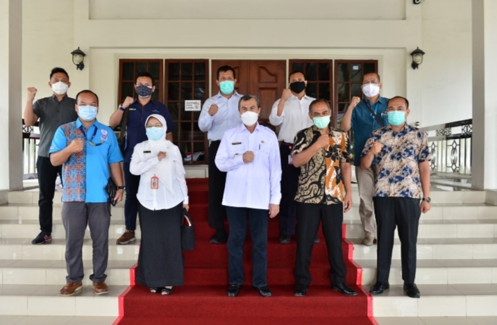 Kumpulkan Pengusaha Farmasi, Gubri Pastikan Ketersediaan Obat-obatan Covid-19 Di Riau Aman