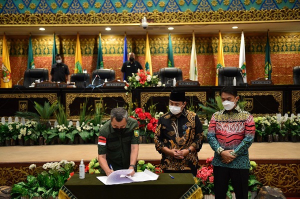 Dalam Penandatangan KUA PPAS, APBD-P Riau Naik Menjadi Rp 9,680 Triliun