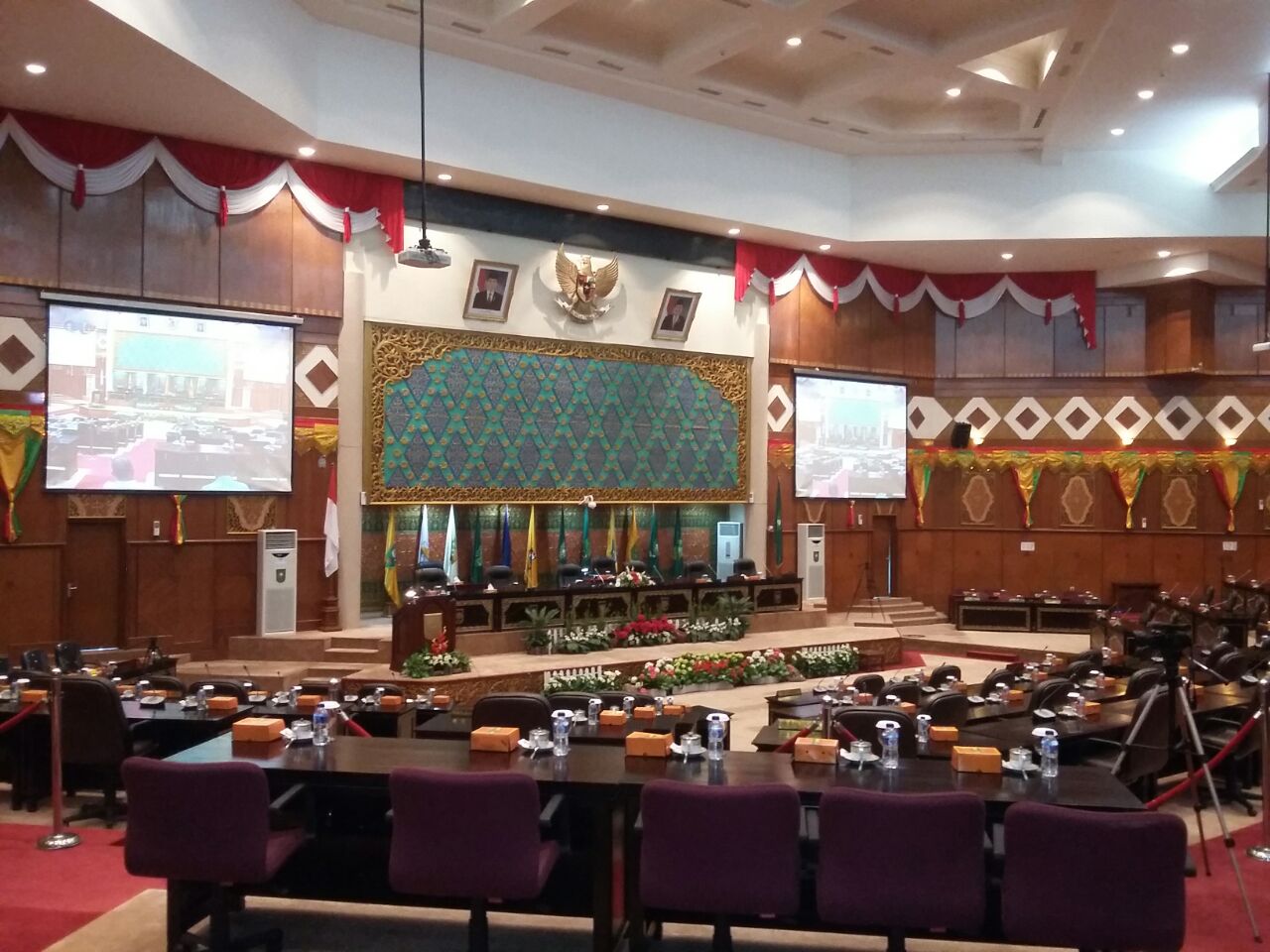 Banyak Absen Usai Reses, Rapat Paripurna DPRD Riau Ditunda. 