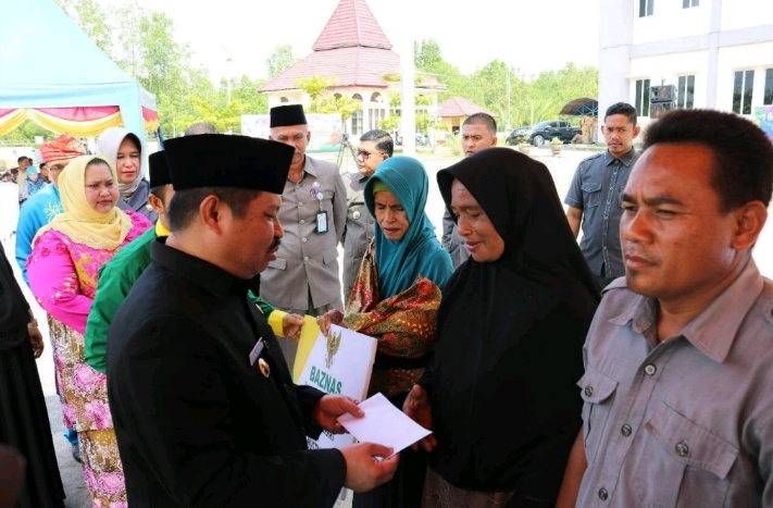 Bupati Amril Serahkan Tiga Program Strategis Baznas