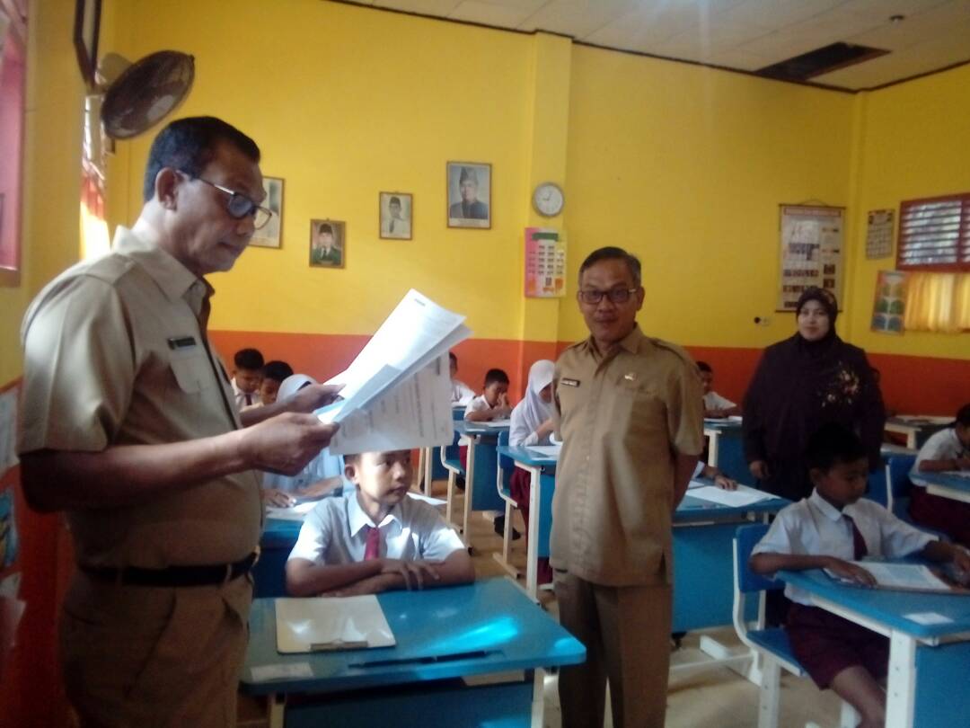 Bupati Suyatno Tinjau Pelaksanaan UN Tingkat SD di Bangko