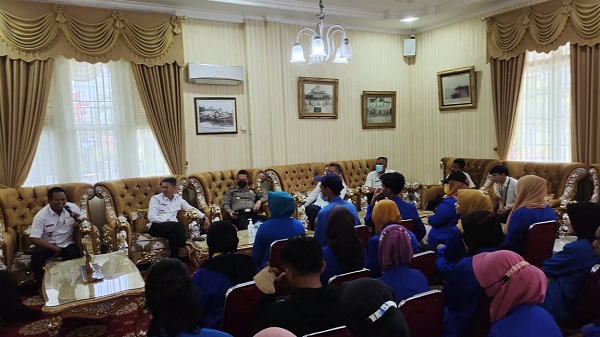 Terima Mahasiswa Sampaikan Aspirasi Terkait Tiang Bubu, Ini Kata Bupati Rohil
