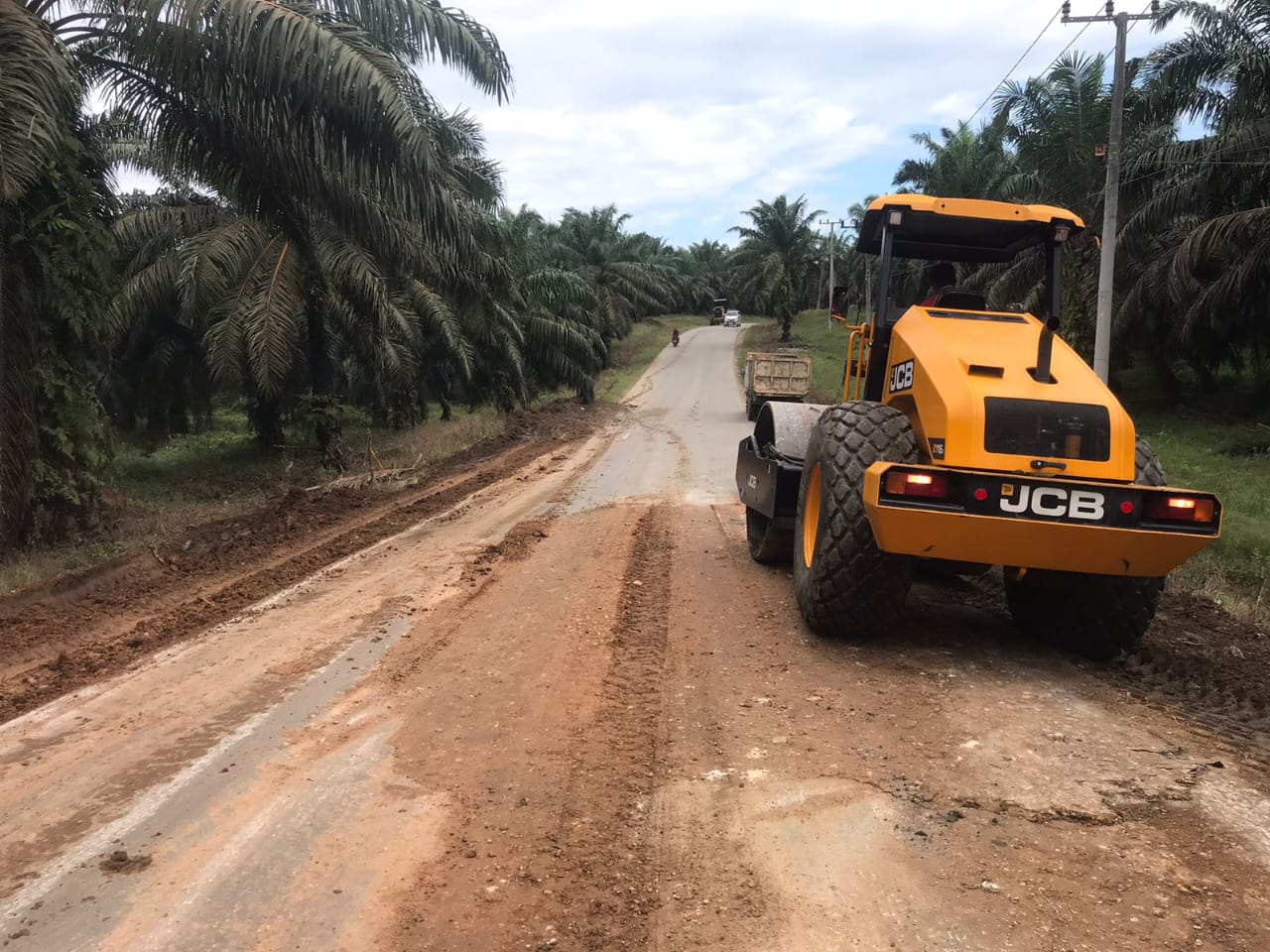 UPT PUPRPKPP Riau Wilayah VI Lakukan Pemeliharaan Jalan Lintas Tandun-Batas Sumut  