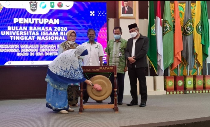 Dekan FKIP UIR Tutup Pelaksanaan Bulan Bahasa Nasional 2020