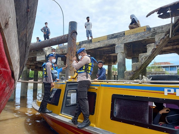 Polisi Cegat Kapal SB Penyengat Karena Membawa Belasan Warga Keluar Tanjung Samak