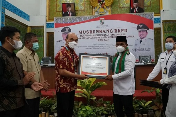 RAPP Terima Penghargaan CSR Terbaik 2021 Dari Pemkab Pelalawan