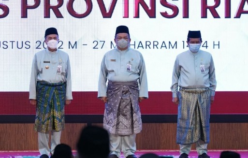 Disaksikan Wapres RI, Gubri Syamsuar Dilantik Sebagai Ketua KDEKS Riau