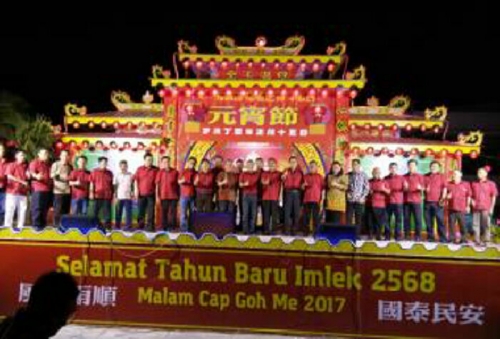 Ribuan Warga Siak Tumpah Ruah di Kelenteng Hock Siu Kiong di Malam Cap Go Meh