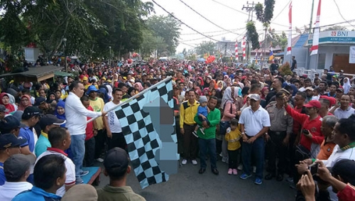  Dilepas Bupati Irwan, Ribuan Warga Meranti Ikuti Jalan Sehat Sempena HUT RI