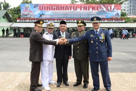 Gubernur Riau Hadiri Upacara HUT Ke 71 TNI