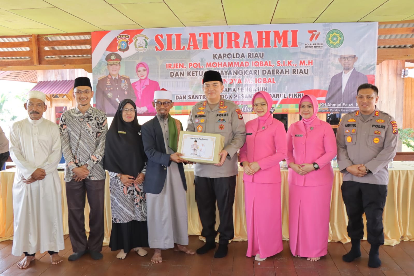 Kapolda dan Ketua Bhayangkari Daerah Riau Silaturahmi ke Ponpes Darul Fikri Selatpanjang