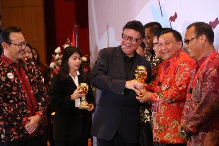Mendagri Apresiasi 4 Provinsi dan 120 Kabupaten Kota Dukung JKN-KIS