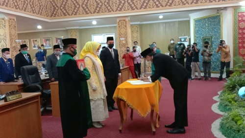 Sah, Yulmida Dilantik Jadi Anggota DPRD Pelalawan PAW Gantikan Adi Sukemi