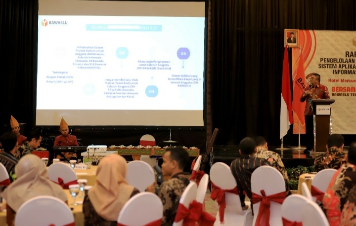Amiruddin Sijaya Hadiri Peluncuran Aplikasi JDIH di Padang.