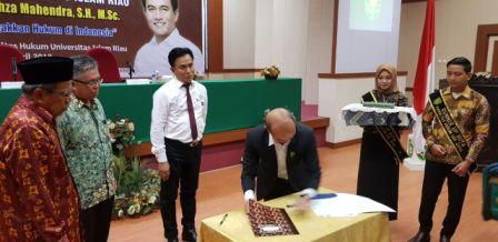 Usai Memberikan Kuliah Umum, Prof. Yusri Teken Nota Kesepahaman dengan Fakultas HUkum UIR