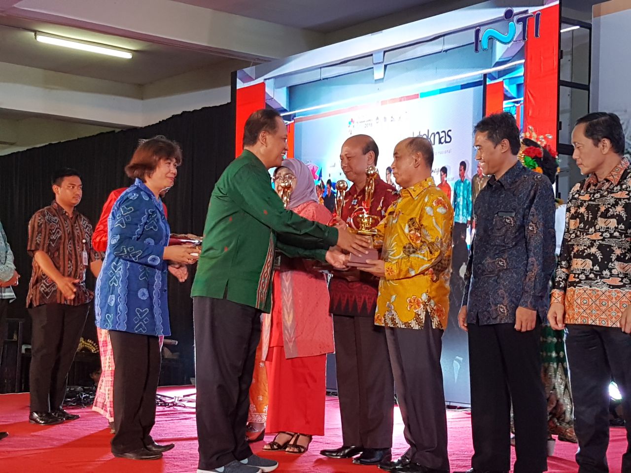 Bupati Harris Terima Anugerah Budhipraja, Diserahkan langsungÂ Â Menristekdikti RI