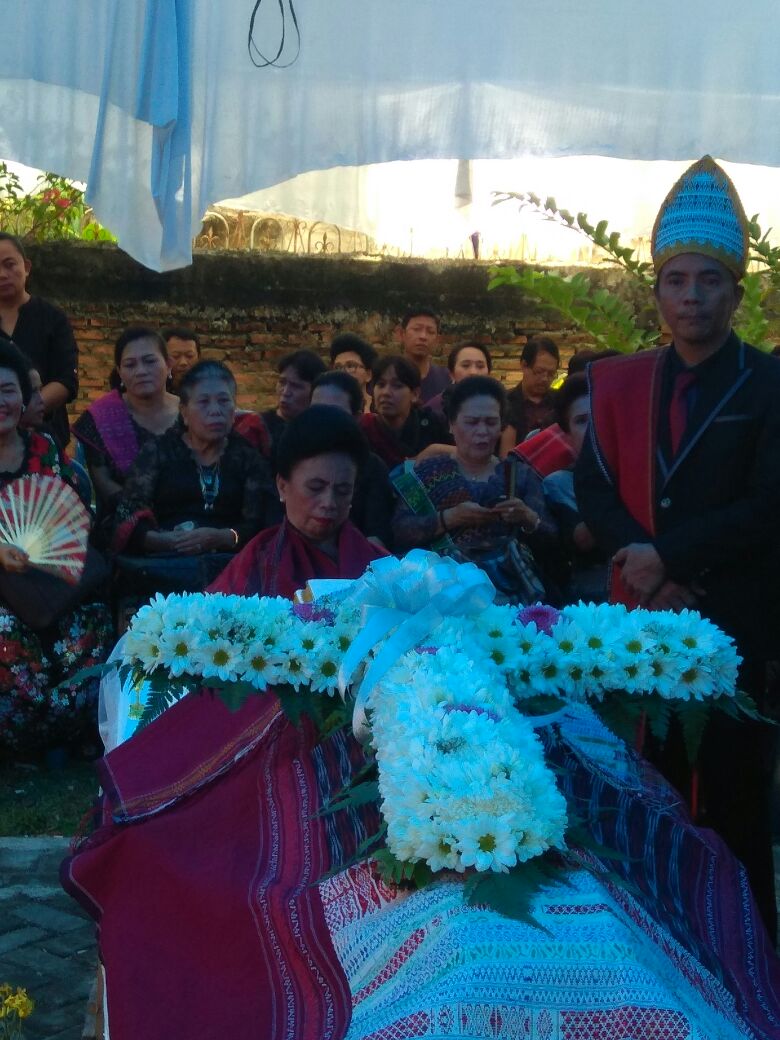 Ribuan Pelayat Antarkan Jenazah Almarhum Jabonar Sinaga.