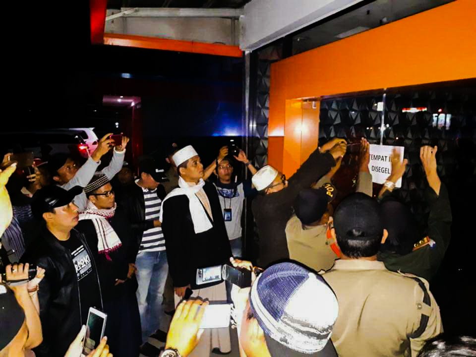 Pemkot Bengkulu Segel Aleksis'X  
