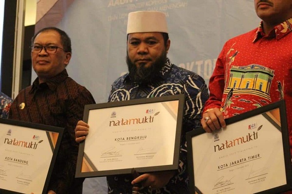Walikota Helmi Hasan Terima Natamukti Award 2019 dari ICSB
