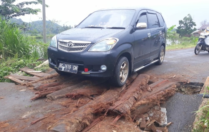 Akses menuju Desa Wisata Srimulyo Edu Park Ancam Pengguna Jalan.