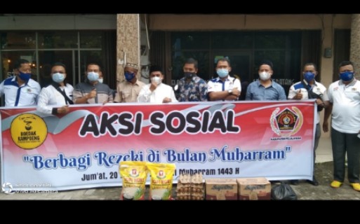 Bersama Wabup Nasaruddin, PWI Pelalawan Gelar Aksi Sosial Bagi-Bagi Sembako