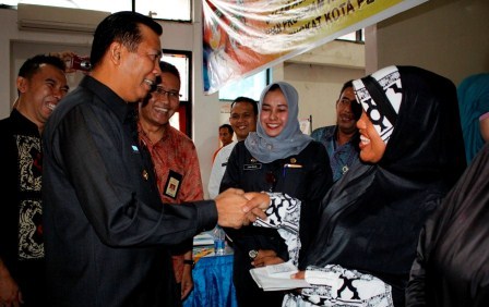 Walikota Bilang 'Sangat' Membantu Warga Miskin
