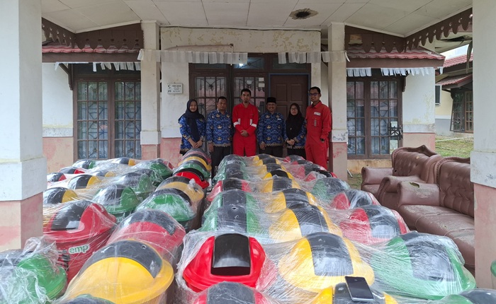 EMP Bentu Limited Serahkan 20 Unit Tong Sampah Terpilah ke Pemkab Pelalawan
