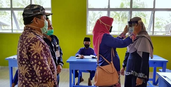 Bupati Meranti Tinjau Pembelajaran Tatap Muka Pertama di Riau  Ditengah Pandemi Covid-19