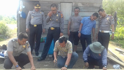 Polres Rohil Bangun Kamar Mandi (MCK) Untuk Nenek Supiarti 