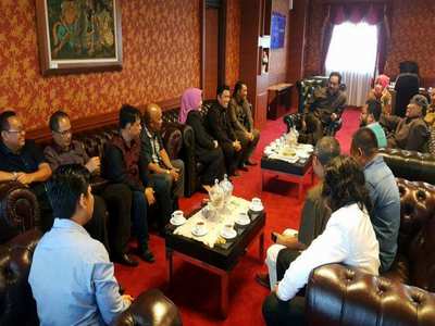Plt Gubernur Kepri Akhirnya Lengserkan Ketua DPRD Karimun 