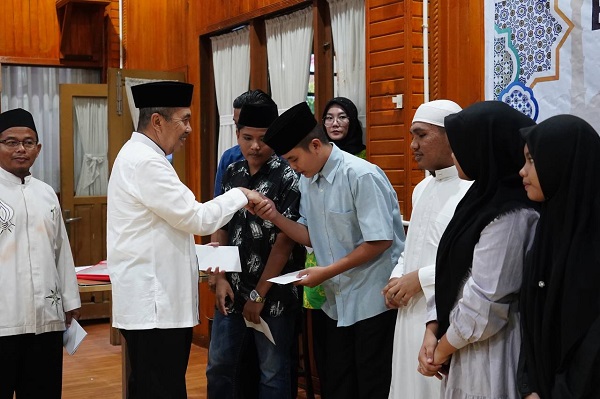 Buka Bersama Dengan SPS, Gubri Syamsuar Minta Dukungan Media Jaga Suasana Aman dan Kondusif