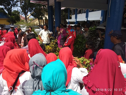 Minta Kepastian Hukum, Orang Tua dan Murid SDN 62 Geruduk Kantor Diknas Kota Bengkulu