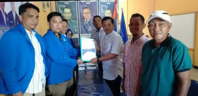 PAN Buka Pendaftaran Bacalon Bupati dan Wabup, â€˜Berseriâ€™ Pertama Ambil Formulir.