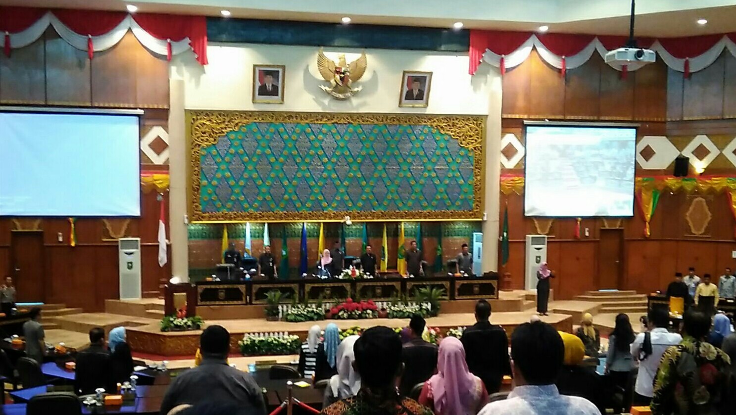 Dua Calon Wagubri Sampaikan Program Kerja Dalam Paripurna DPRD Riau