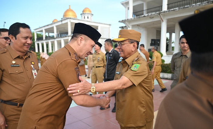 Apel Bersama dan Halal Bihalal Pasca Libur Idul Fitri,  Bupati Rohil Tekankan ASN Bekerja Untuk Masyarakat 