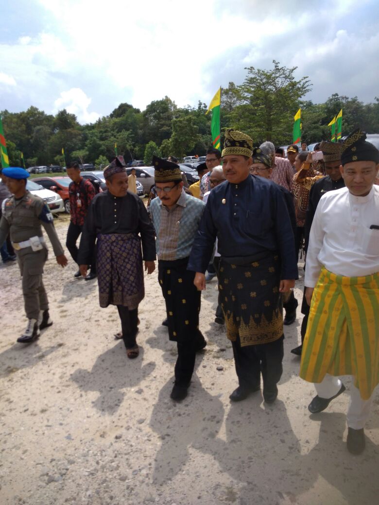 Menteri Agraria Bagikan 1000 Sertifikat di Siak