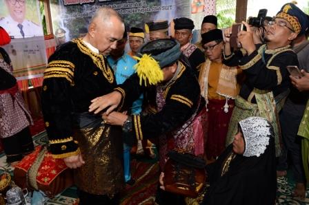  Ninik Mamak Kampar Nobatkan Gubri Arsyadjuliandi Rahman Datuok Panglimo Kayo