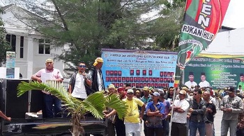 Gelar Demo di Kantor Bupati dan DPRD Rohil, Formasperohi Sampaikan 16 Permintaan