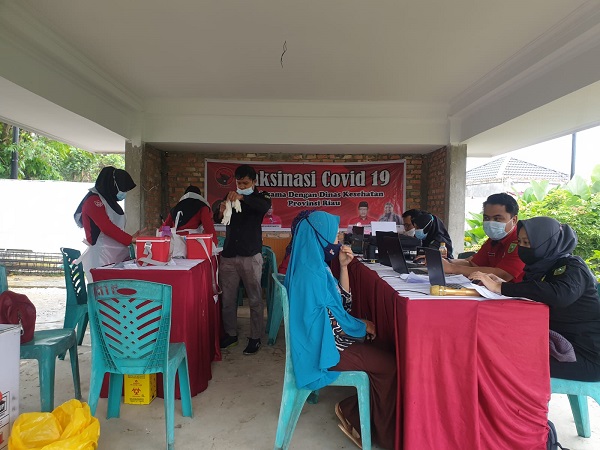 Dukung Percepatan Program Pemerintah, PDI-P Pekanbaru Jangkau Vaksinasi Untuk Masyarakat 