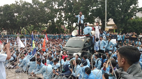Sampaikan 7 Tuntutan, Aliansi Mahasiswa Riau Menggugat Deadline Dewan 