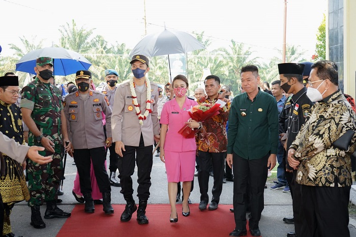 Sambut Kapolres Baru, Bupati Harap Andrian Pramudianto Betah di Rohil 